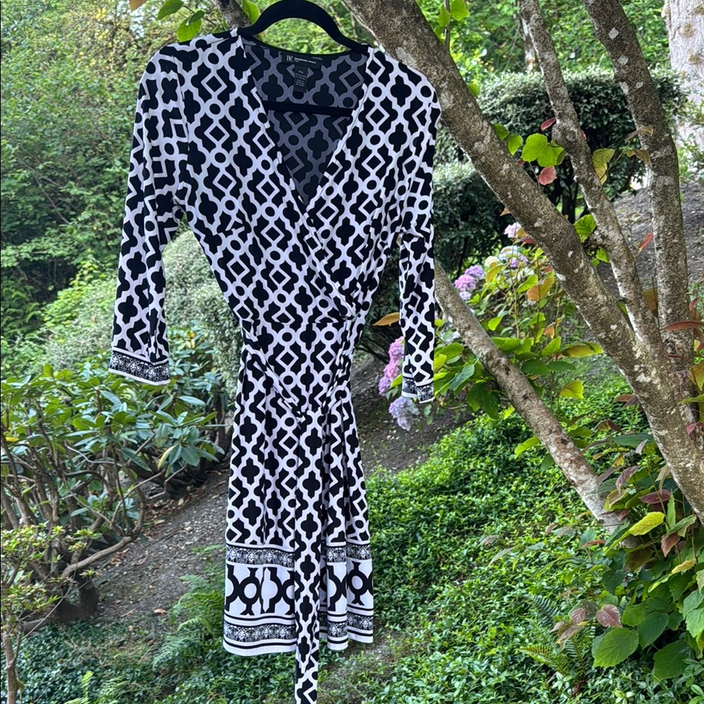 INC International Concepts Black and White Sheath Dress V-Neck 3/4 Sleeve